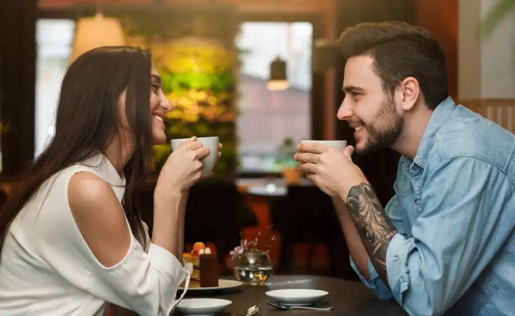 4 Tips for Texting Between the Second and Third Date