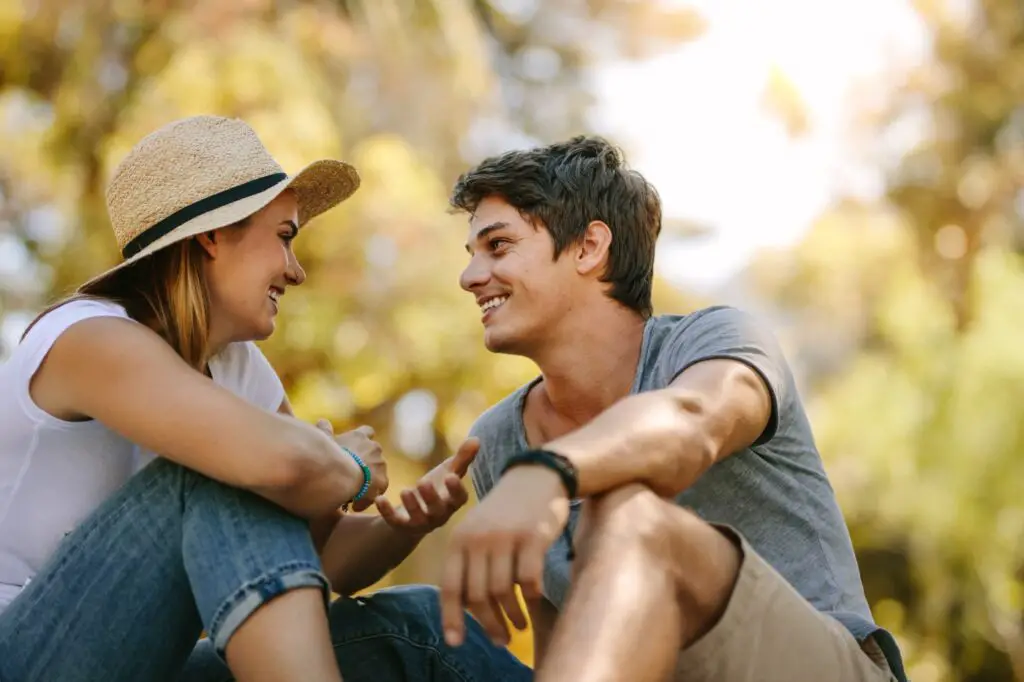 23 First Date Conversation Starters & Tips